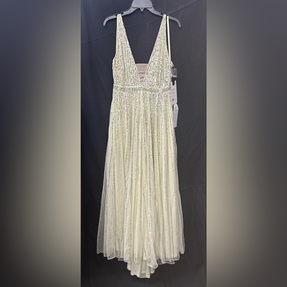 Mac Duggal 10700 NWT SEQUIN PLUNGE NECK GOWN - Picture 4 of 6